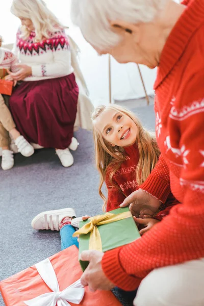 Grandfather Granddaughter Unpacking Christmas Gifts Together While Sitting Floor — Free Stock Photo