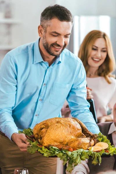 Happy Young Man Serving Turkey Thanksgiving Table — Stock Photo, Image