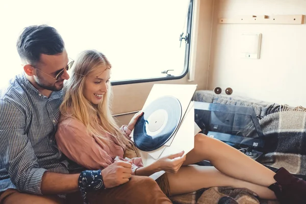 Beautiful Hippie Couple Choosing Vinyl Records Campervan Vinyl Player — Stock Photo, Image