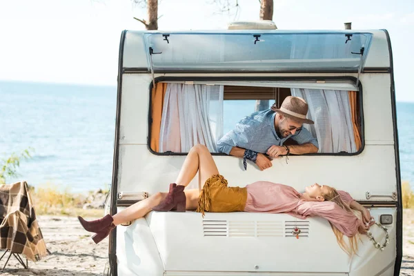 Beautiful Hippie Couple Relaxing Campervan Sea — Stock Photo, Image
