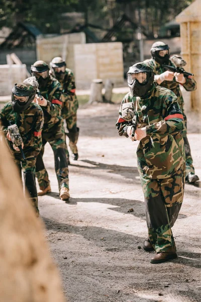 Paintball Team Uniform Protective Masks Playing Paintball Marker Guns Outdoors — Stock Photo, Image