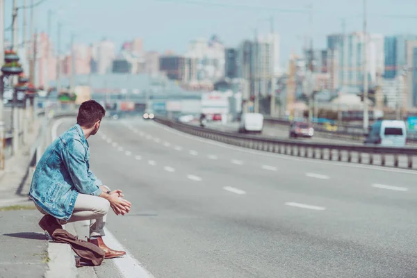 Partial View Man Sitting Road — Stock Photo, Image