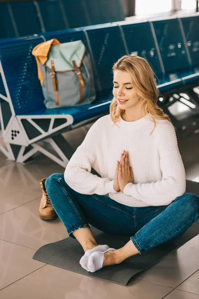 Smiling Young Woman Meditating Lotus Position While Waiting Flight Airport — Stock Photo, Image