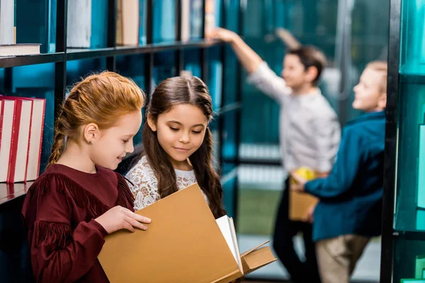 Beautiful Smiling Schoolchildren Reading Books Library — Stock Photo, Image