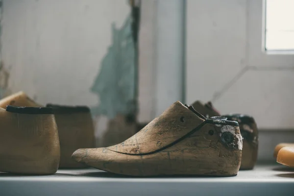 Close-up view of unfinished footwear workpieces at shoemaker workshop — Stock Photo