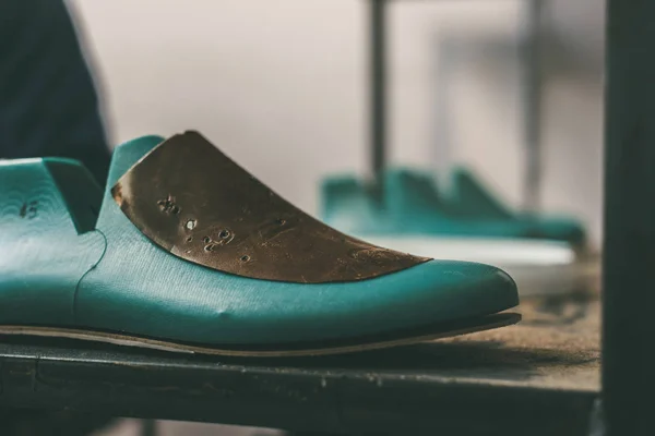 Close-up shot of shoe last in cobbler shop — Stock Photo