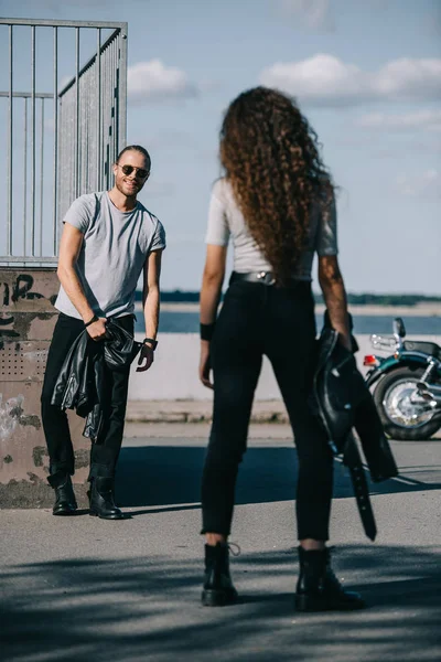 Couple of bikers with classical cruiser motorbike — Stock Photo