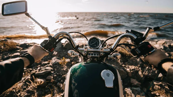 Camera point of view of biker sitting on classic motorbike on seashore — Stock Photo