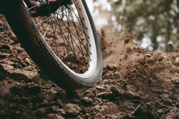 Przycięte Zdjęcie Koła Roweru Torze — Zdjęcie stockowe