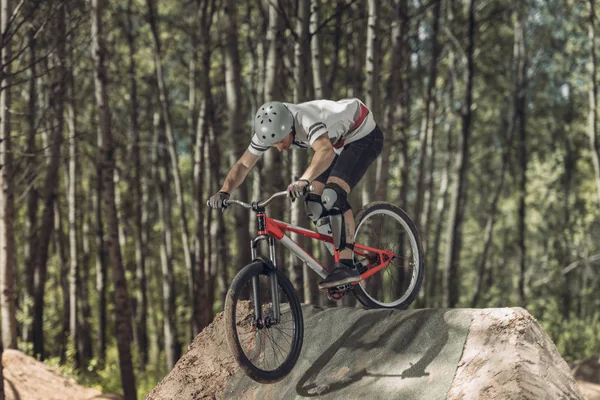 Racer Riding Bike Track Forest — Stock Photo, Image