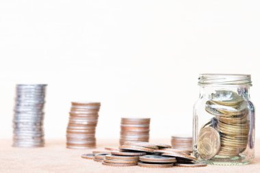 Sikke ve paralar antika arka plan bulanık - para kavramı, Tay sikke tasarruf dizi dört pole cam.