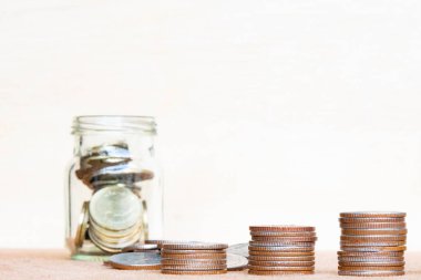 Sikke ve paralar antika arka plan bulanık - para kavramı, Tay sikke tasarruf dizi dört pole cam.