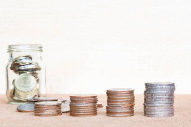 Sikke ve paralar antika arka plan bulanık - para kavramı, Tay sikke tasarruf dizi dört pole cam.