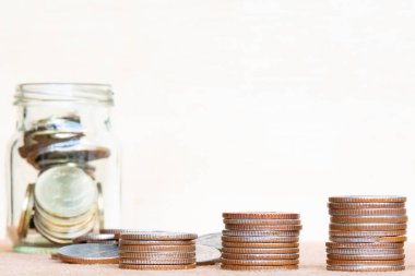 Sikke ve paralar antika arka plan bulanık - para kavramı, Tay sikke tasarruf dizi dört pole cam.