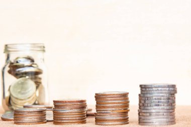 Sikke ve paralar antika arka plan bulanık - para kavramı, Tay sikke tasarruf dizi dört pole cam.