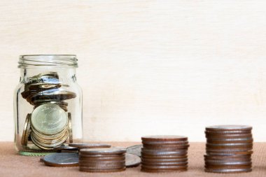 Sikke ve paralar antika arka plan bulanık - para kavramı, Tay sikke tasarruf dizi dört pole cam.