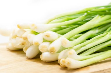 Yeşil soğan yeşil soğan soğan salatası soğan paket tüm kök