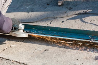 Metal işlemek için. Metal öğütmek için. Metal kesmek için. Metal ile çalışmak.