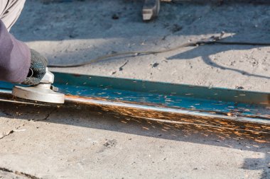 Metal işlemek için. Metal öğütmek için. Metal kesmek için. Metal ile çalışmak.