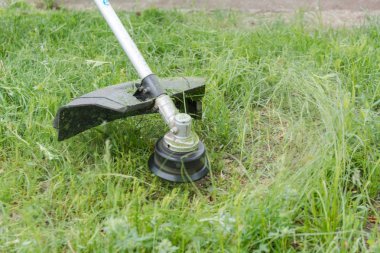 bir çim kesme için. Strich çim biçme makinesi. Bir çim kesmek için. Bir çim adam keser.