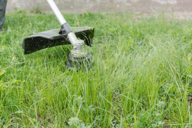 bir çim kesme için. Strich çim biçme makinesi. Bir çim kesmek için. Bir çim adam keser.