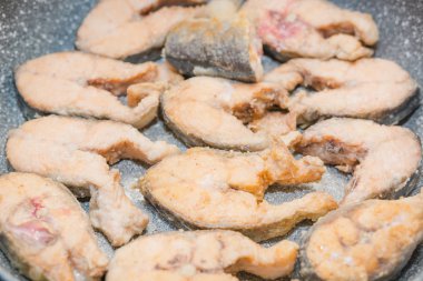 Balık olmak kızarmış pan. Dilim kızarmış balık. Balık unu olmak kızarmış pan. Kızarmış balık