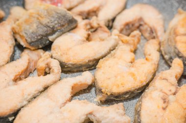 Balık olmak kızarmış pan. Dilim kızarmış balık. Balık unu olmak kızarmış pan. Kızarmış balık