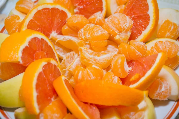 Mandarinenfrüchte Mandarinen Liegen Auf Einem Tisch Frisches Obst Orangen Mit — Stockfoto