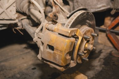 Fren disk tamiri. Arabanın fren disk