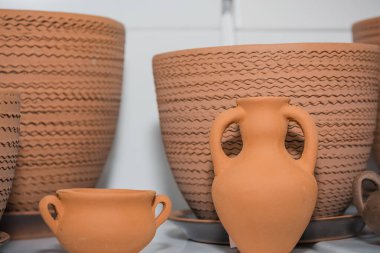 Toprak saksı. Seramik saksı. Eşya ve süsleme