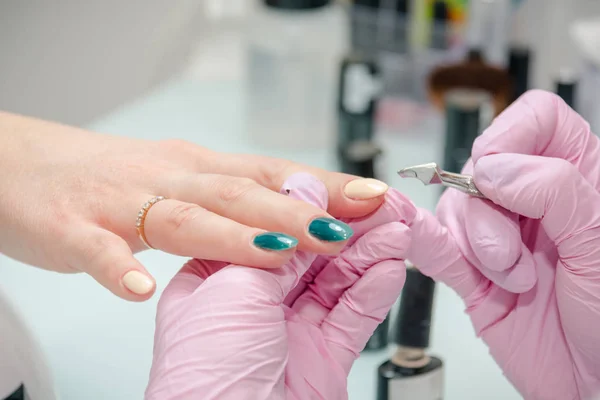 Putting Varnish Nails Processing Nails Beauty Shop Paint Nails Beauty — Stock Photo, Image