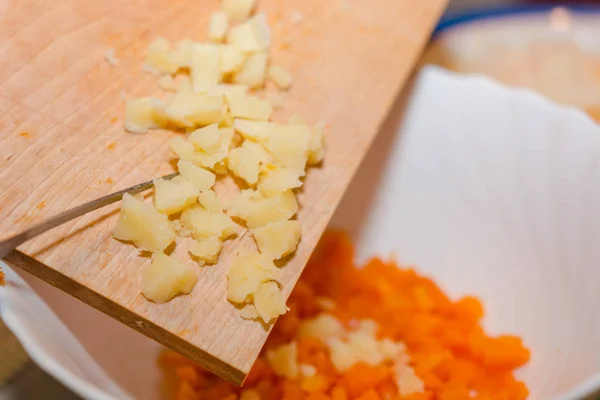 Zanahorias Picadas Trozos Preparación Ensalada Zanahorias Para Ensalada —  Fotos de Stock