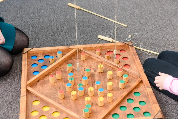 Juegos Para Niños Con Formas Colores Coger Una Figura Madera — Foto de Stock