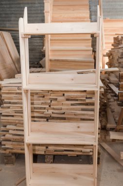 Sanayi. Doğrama Atölyesi. Ahşap kapı ve pencereler. Ahşap ürünler.