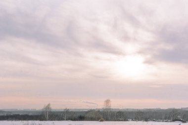 Kış gökyüzü karanlık gökyüzü. Kış bulutlar. Üzerinde gökyüzü manzara.