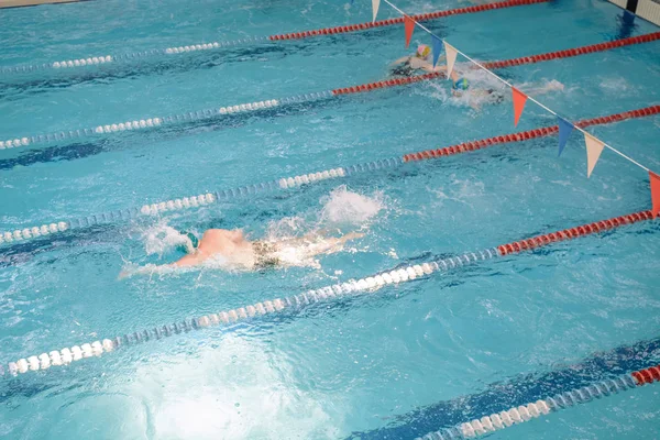 Swim in swiming pool. Closed pool. Swim for speed. Swimming competition. — Stock Photo, Image