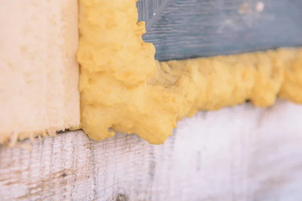 Schiuma da costruzione. Schiumare la porta. Master Foam . — Foto Stock