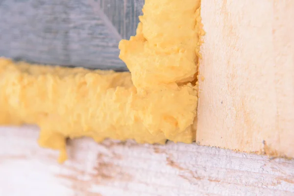 Construction foam. Foaming the door. Master Foam. — Stock Photo, Image