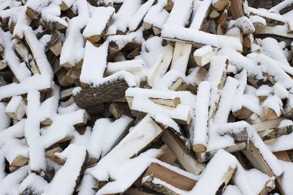 Holzfäller Liegen Unter Dem Schnee — Stockfoto