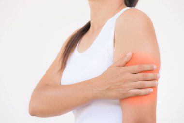 Closeup dişinin kol. Kol ağrısı ve yaralanma ile kırmızı parlak nokta. Sağlık ve tıp kavramı.