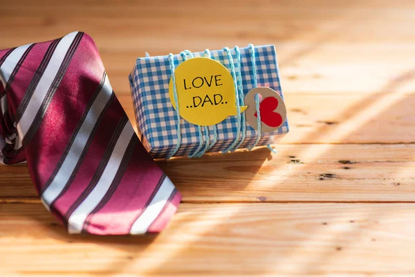 Mutlu Babalar Günü Kavramı Ahşap Masa Arka Plan Üzerinde Renkli — Stok fotoğraf
