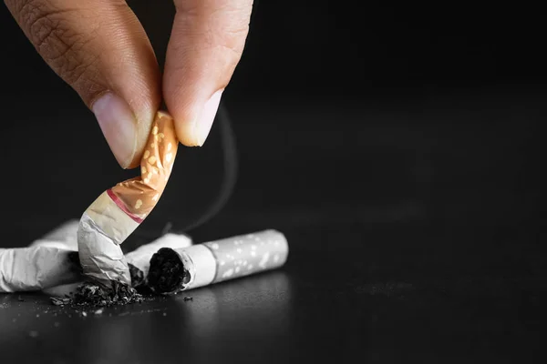 Svět Den Tabáku Května Přestaňte Kouřit Zblízka Muže Ruka Drží — Stock fotografie