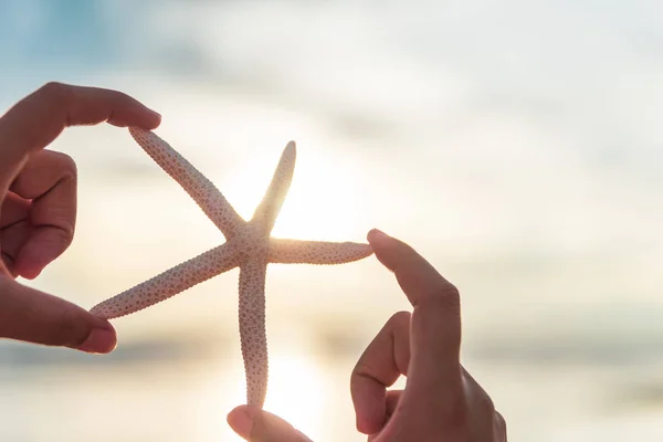 Soft Focus Woman Hand Holding Starfish Sea Sandy Beach Background — Stock Photo, Image