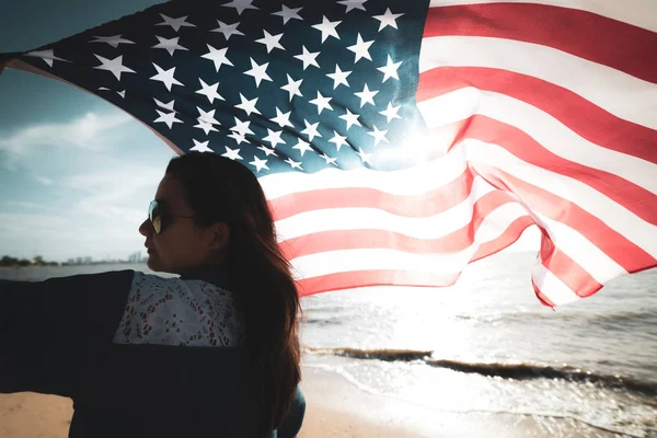 Dia Independência Dos Eua Julho Close Oung Mulher Feliz Segurando — Fotografia de Stock