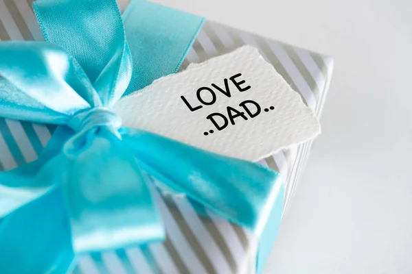 Ojcowie Szczęśliwy Dzień Koncepcji Piękne Pudełko Papieru Tag Tata Miłość — Zdjęcie stockowe