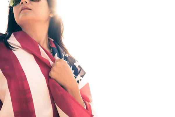 Wajah Serius Perempuan Tertutup Oleh Bendera Amerika Serikat Juli Konsep — Stok Foto
