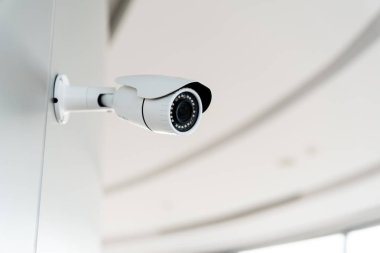 Güvenlik beyaz Cctv (kapalı devre televizyon) kamera Ofis Binası.
