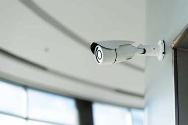 Güvenlik beyaz Cctv (kapalı devre televizyon) kamera Ofis Binası.