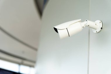 Güvenlik beyaz Cctv (kapalı devre televizyon) kamera Ofis Binası.