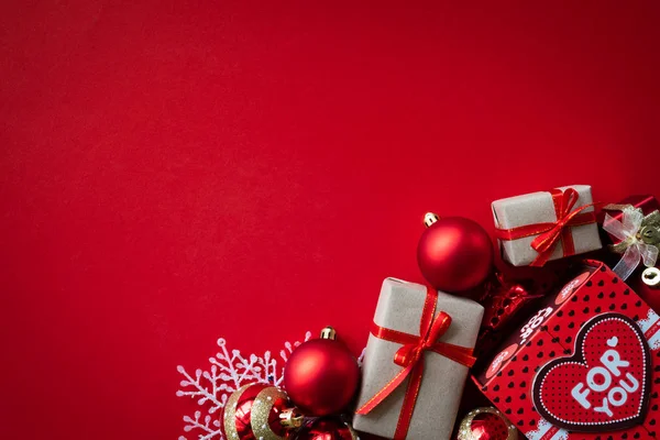 Χριστουγεννιάτικο Φόντο Έννοια Πλαίσιο Δώρο Χριστουγέννων Κουκουνάρια Κλαδιά Έλατου Κόκκινη — Φωτογραφία Αρχείου